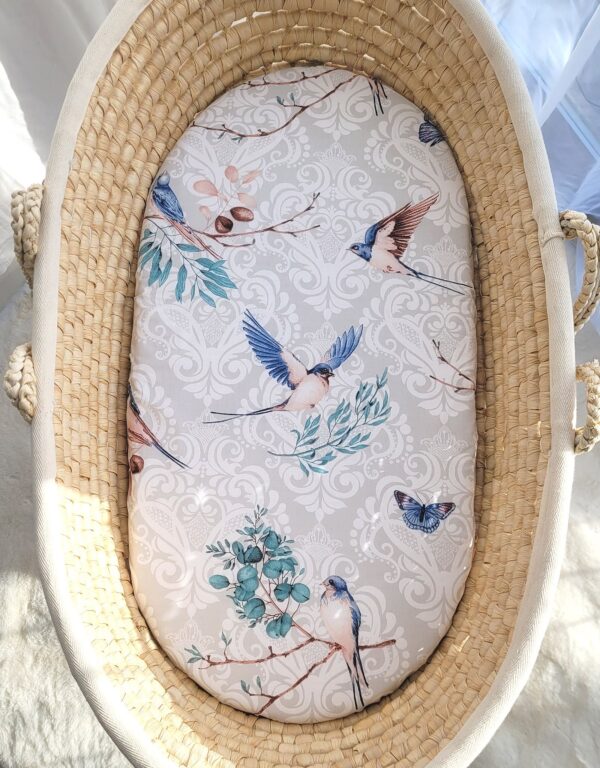 Prześcieradło bawełniane do kosza Mojżesza Boho wózka gondoli 75x35 cm - Blue birds - obrazek 3