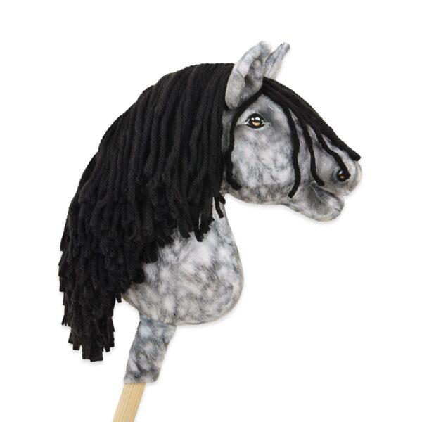 Hobby Horse Średni koń na kiju Premium siwek jabłkowity z czarną grzywą A4