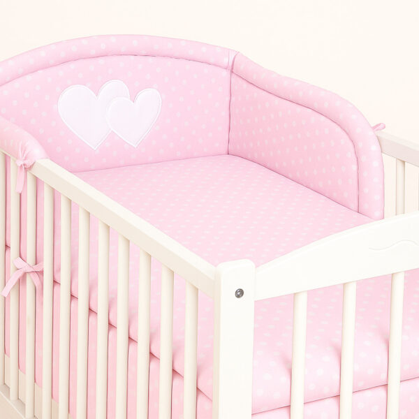 Ochraniacz do łóżeczka na szczebelki uniwersalny - Serduszka białe grochy na różu