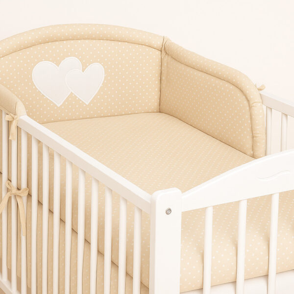 Ochraniacz do łóżeczka na szczebelki uniwersalny - Serduszka kropki na beżu