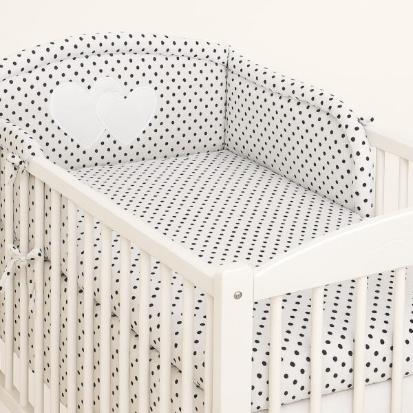 Ochraniacz do łóżeczka na szczebelki uniwersalny - Serduszka czarne grochy na białym tle