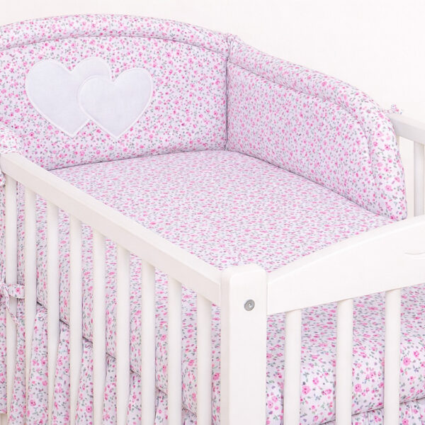 Ochraniacz do łóżeczka na szczebelki uniwersalny - Serduszka łączka różowa